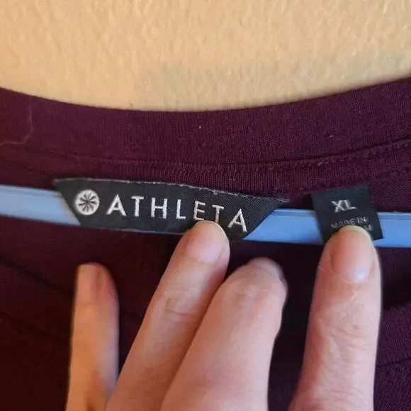 Athleta Cloudlight relaxed asymmetrical hem top in plum size XL - Picture 3 of 4